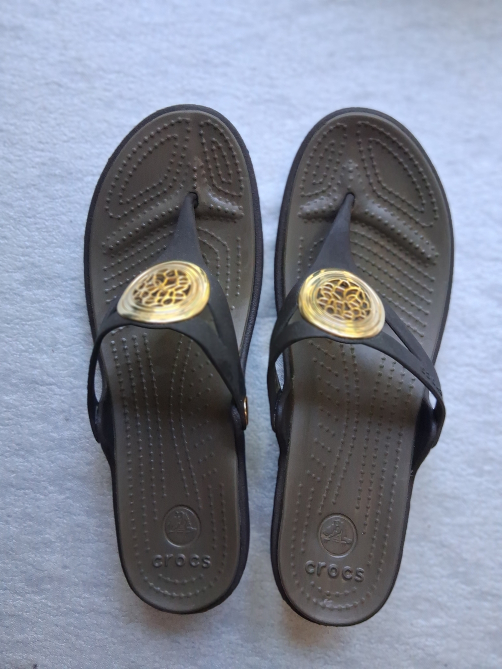 Crocs Women's Brown Flip Sandals with Gold Accent 10w